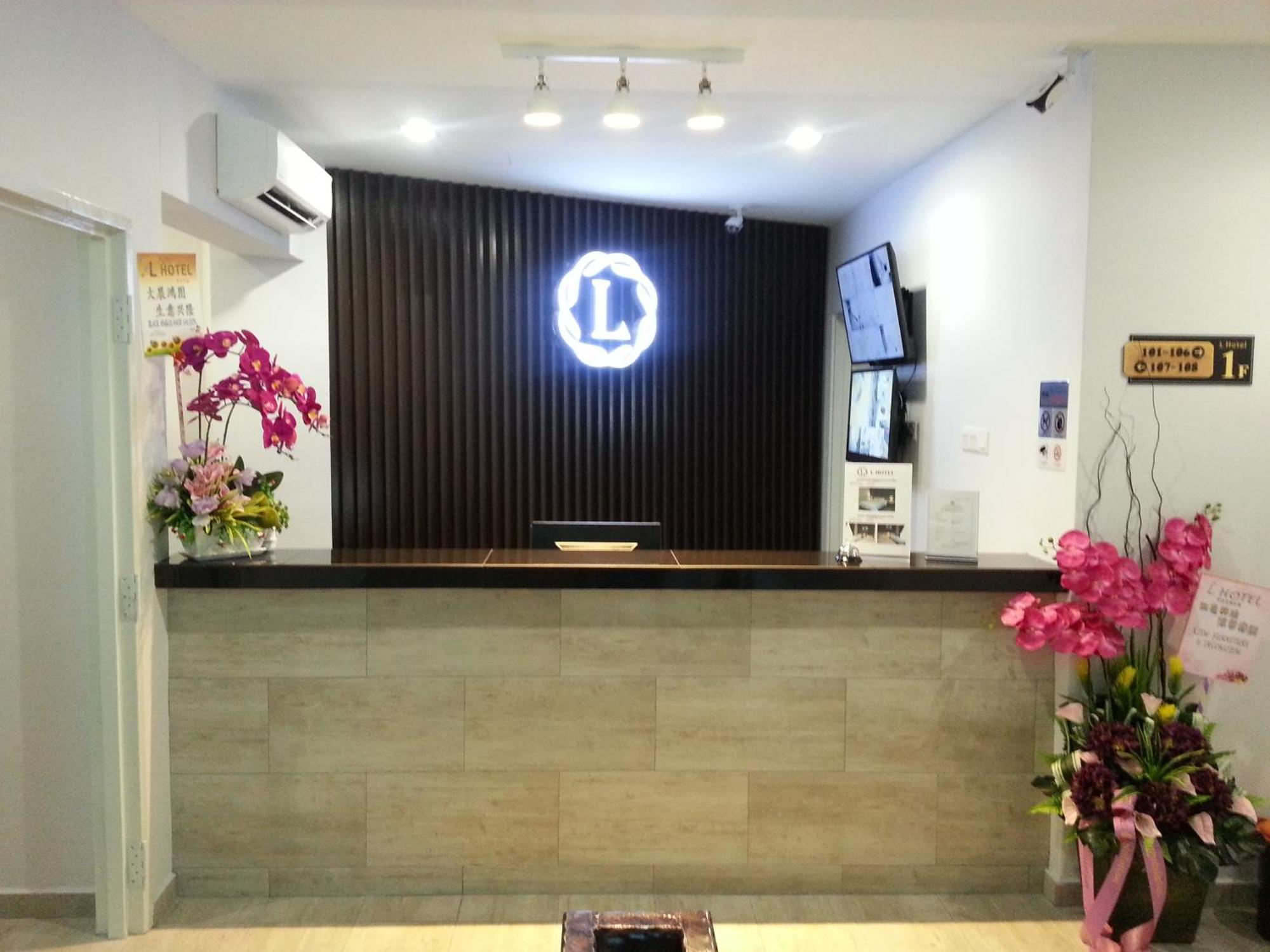 L Hotel Simpang Renggam Exterior photo