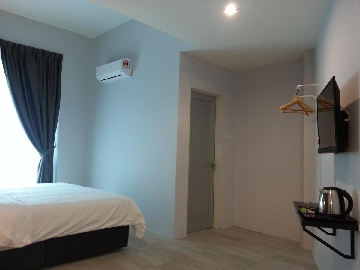 L Hotel Simpang Renggam Exterior photo